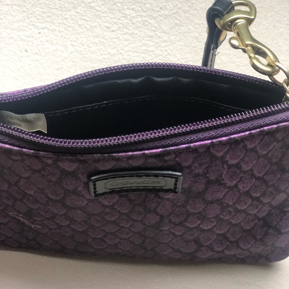 ❤️SOLD❤️ COACH WRISTLET - Picture 5 of 6